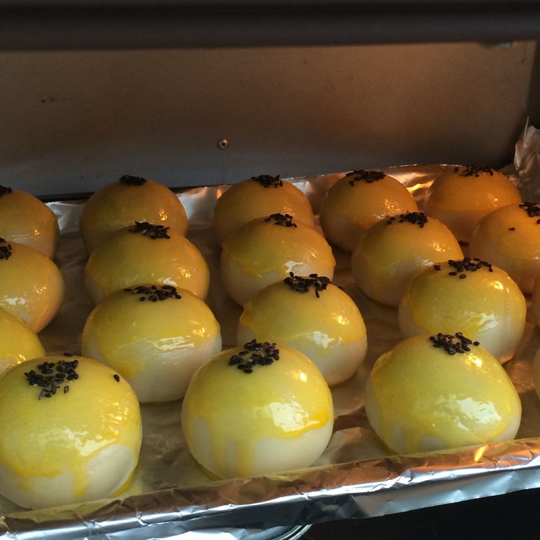 蛋黄酥 Danhuangsu