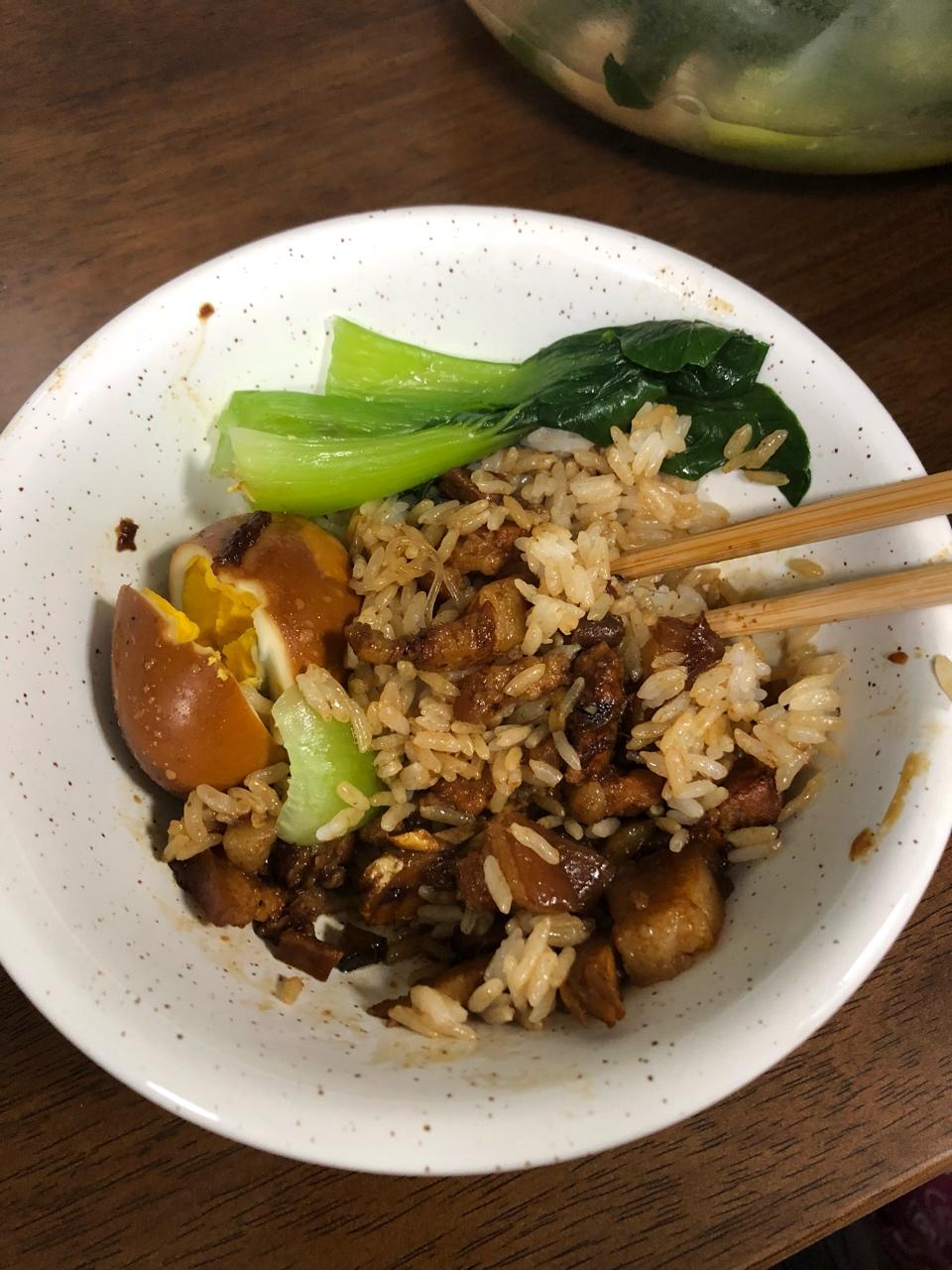 洋葱酥卤肉饭