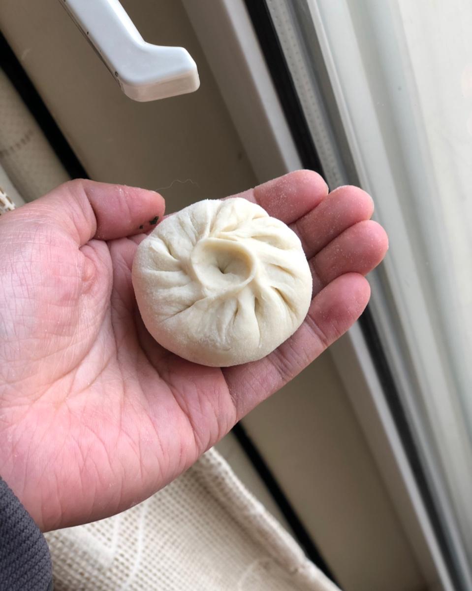包包子的手法（鲜虾猪肉包）