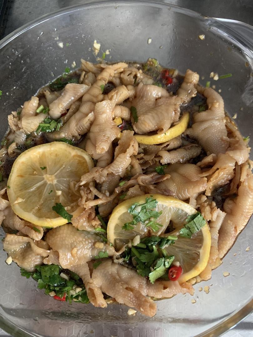 【酸辣无骨凤爪】