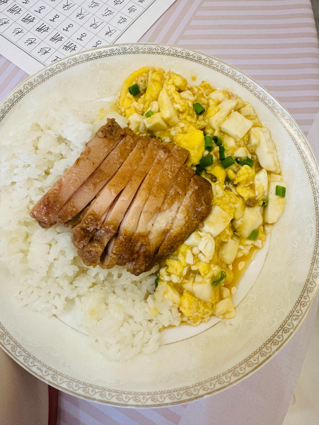 鸡蛋内脂豆腐真的太惊艳了！滑嫩爽口，入口即化，还有那淡淡的鸡蛋香味，配上喜欢的调料，嘎嘎香，嘎嘎好吃！低脂高蛋白，饱腹感强，减脂的姐妹快来试试吧！
