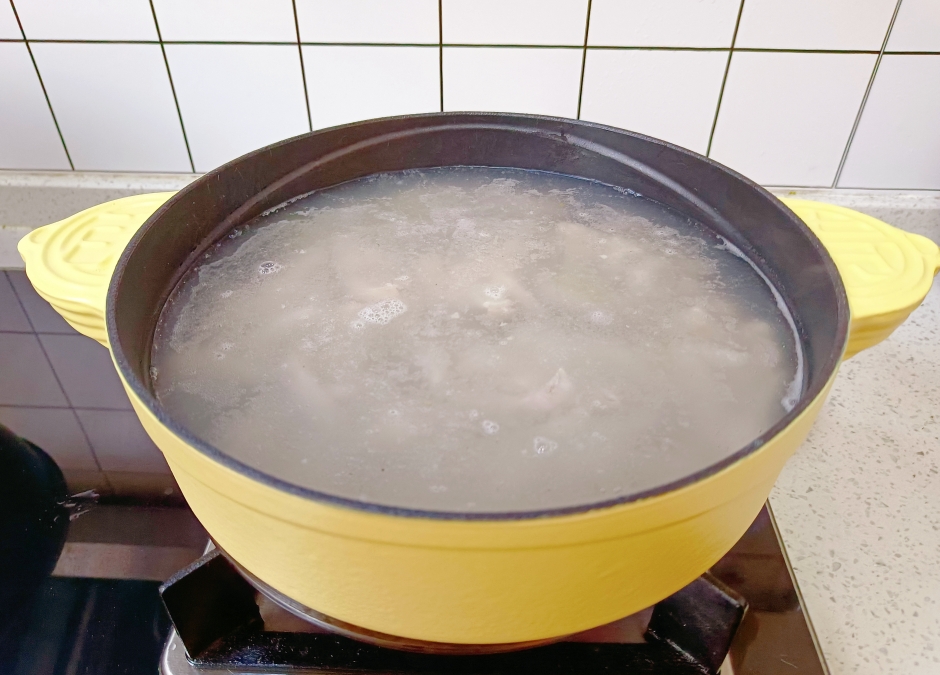 珐琅锅猪肚煲鸡汤的做法 步骤4