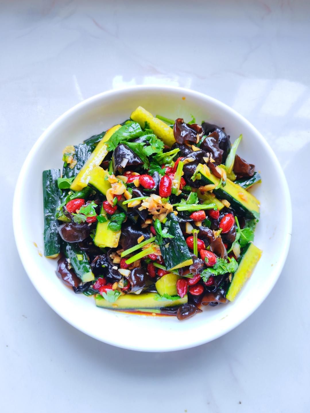 夏天百吃不腻的凉拌黄瓜木耳，酸辣开胃好吃到爆