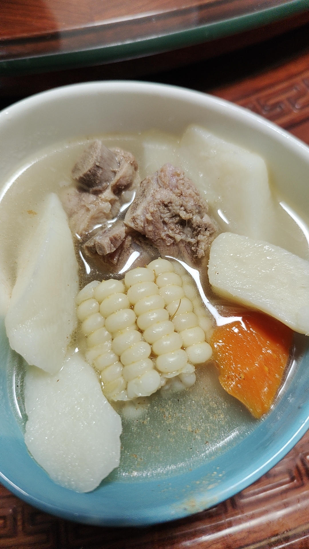 玉米排骨胡萝卜汤