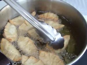 炸豆沙甜饺子的做法 步骤7