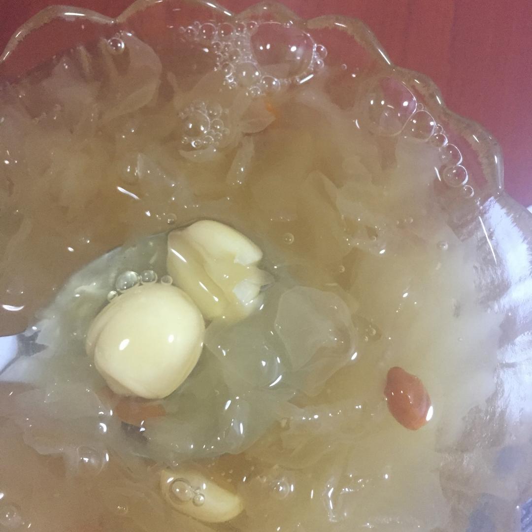 红枣银耳莲子羹