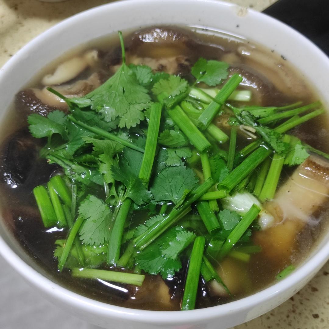 明明是素汤 却鲜得像鸡汤一样的「口蘑汤」