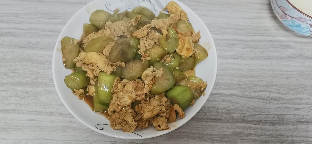 鲜香美味！好吃到舔盘的丝瓜炒鸡蛋