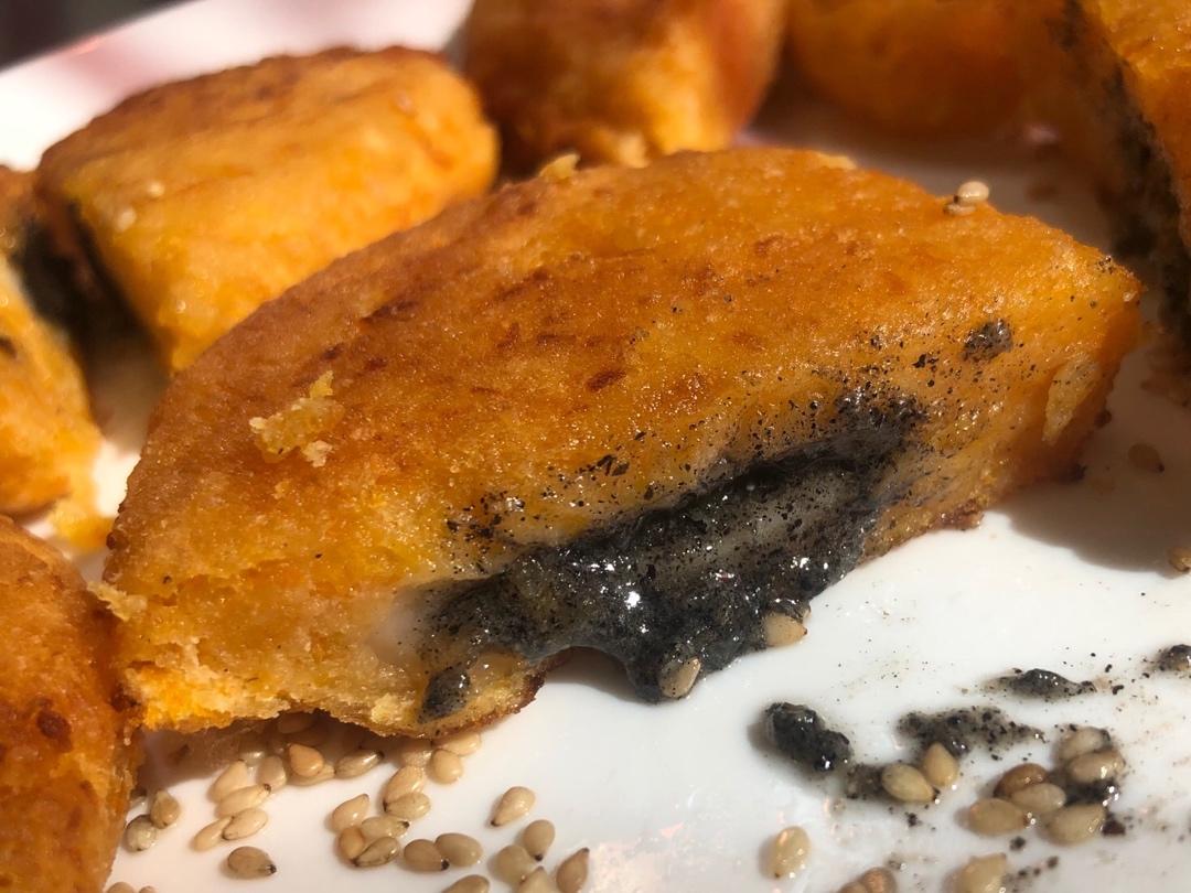 一口爆浆的南瓜饼