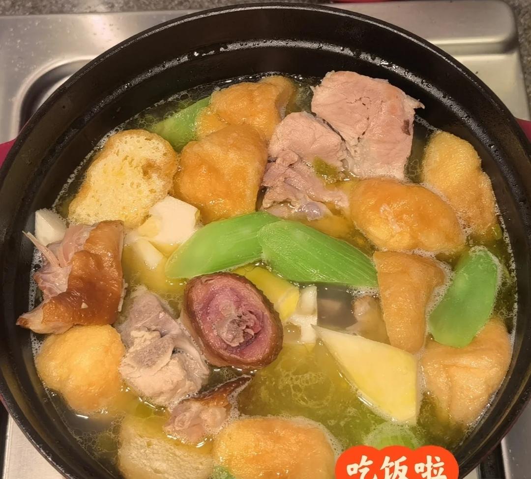 腊鸡春笋莴笋炖排骨的做法