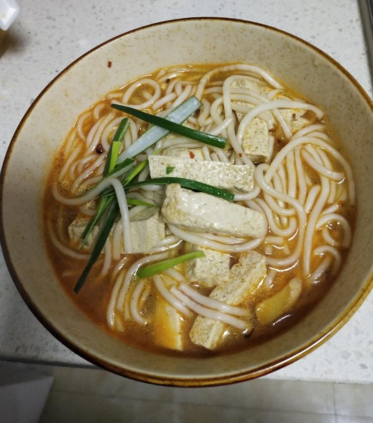 麻辣鲜香豆腐粉(简易版)（2人份）的做法