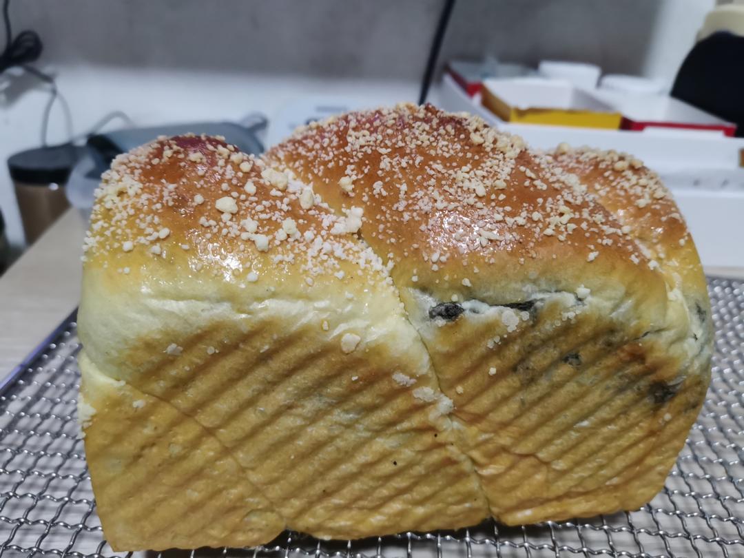 黑芝麻奶酥吐司【一次发酵】