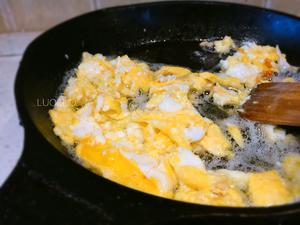香菜蛋炒饭💯香菜重度爱好者看过来✅的做法 步骤2