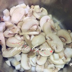 鸡蓉蘑菇粟米忌廉汤的做法 步骤6