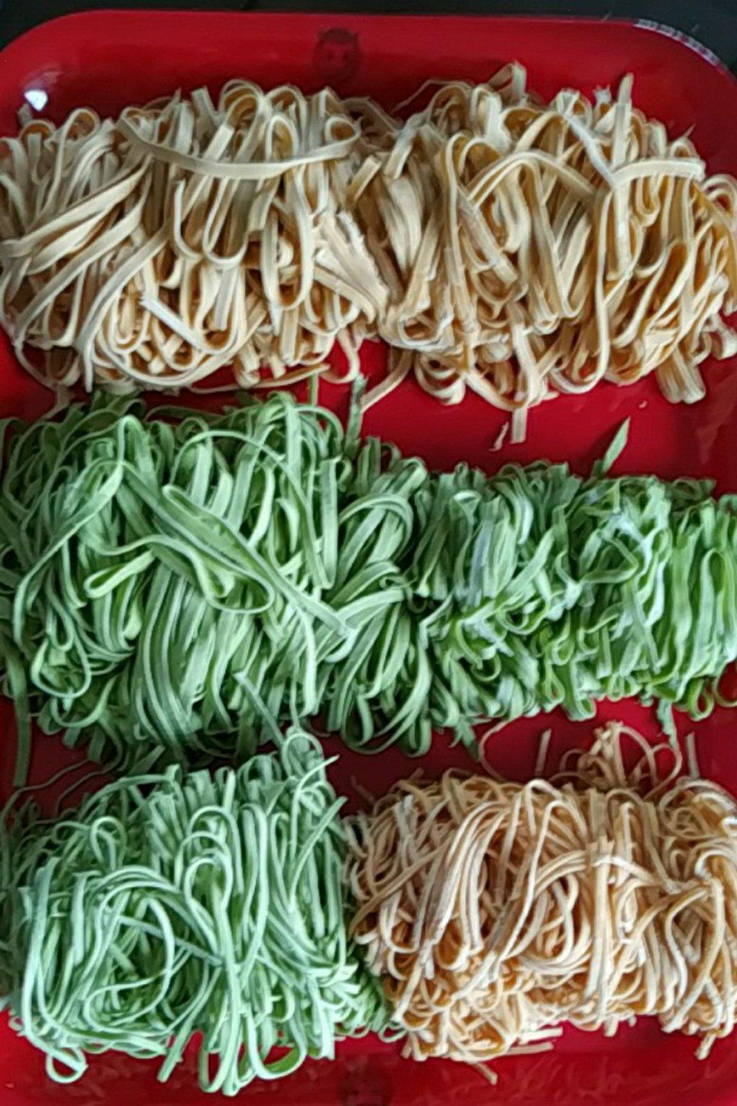 自制彩色手工面条/挂面