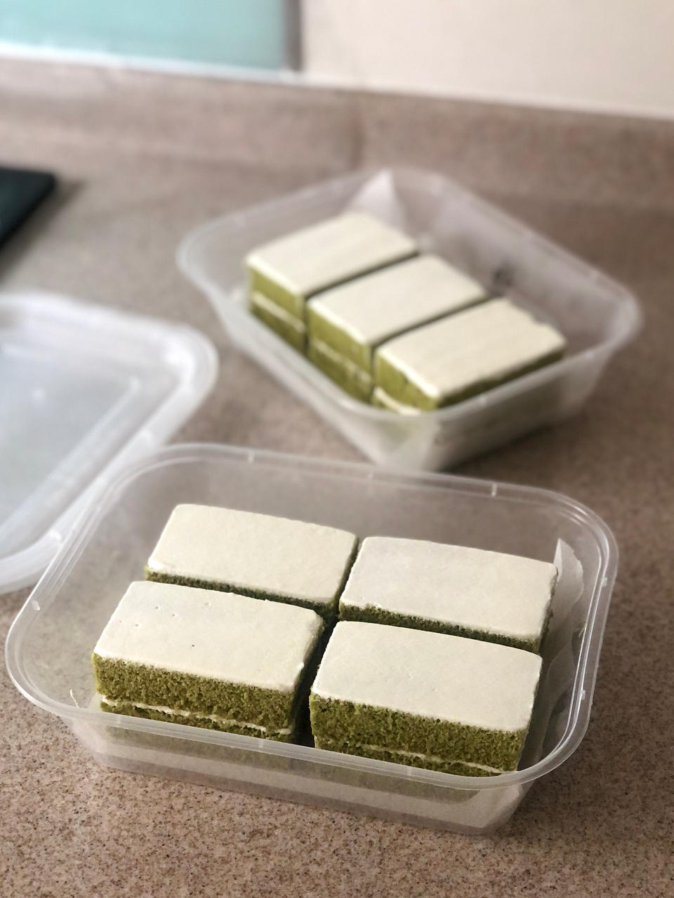 抹茶小方蛋糕（附蛋糕胚手动脱皮大法）