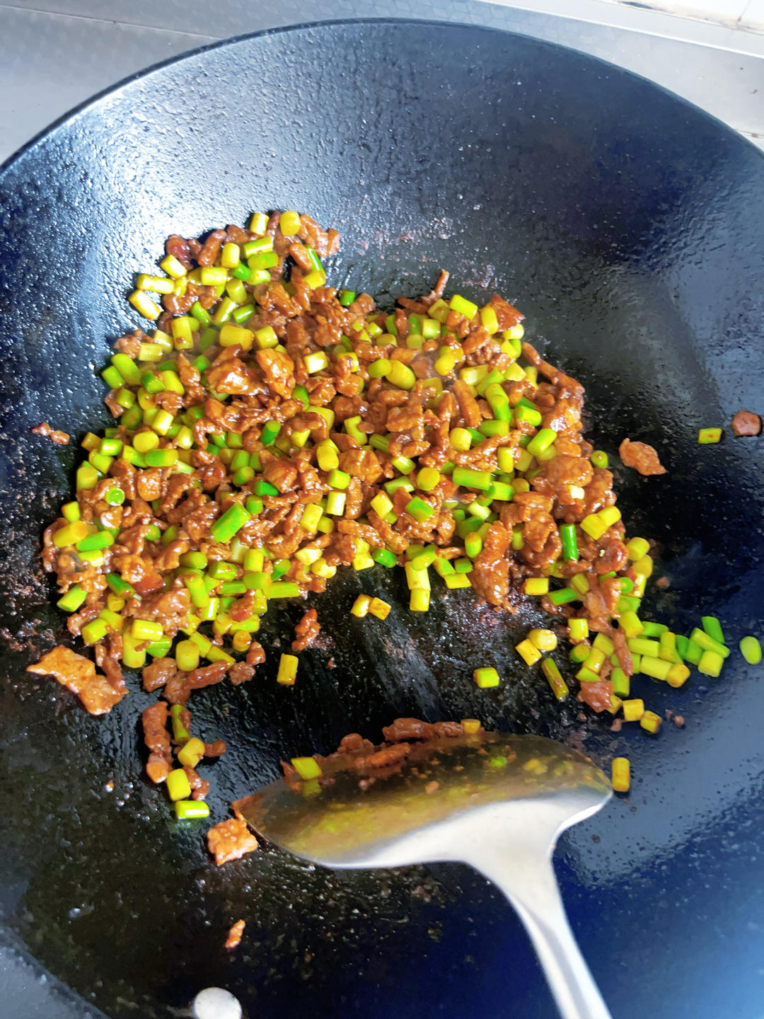 下饭神器蒜苔粒炒肉碎
