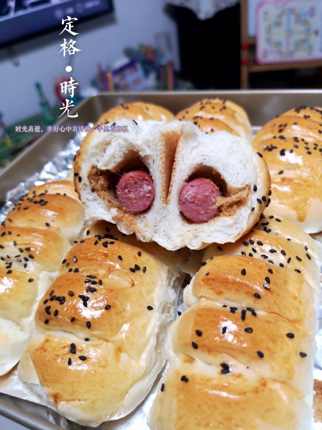 肉松肠仔包