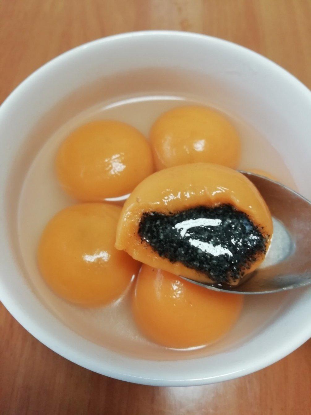 婷v做的红糖椰汁年糕&流沙黑芝麻汤圆&心太软