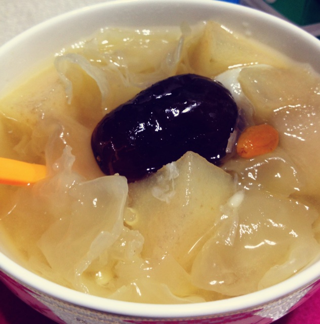 冰糖银耳雪梨汤