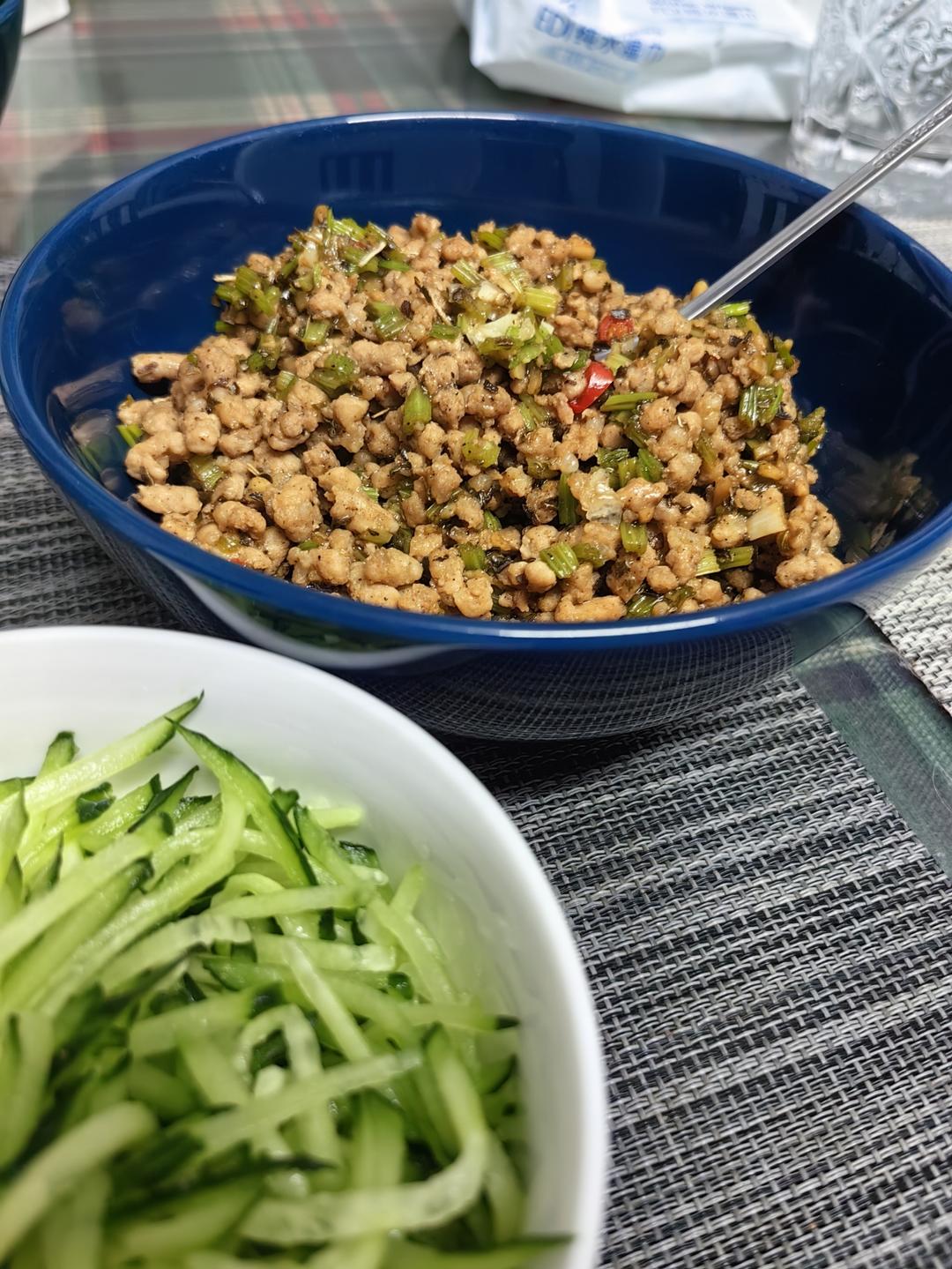 泰式芹菜炒肉沫