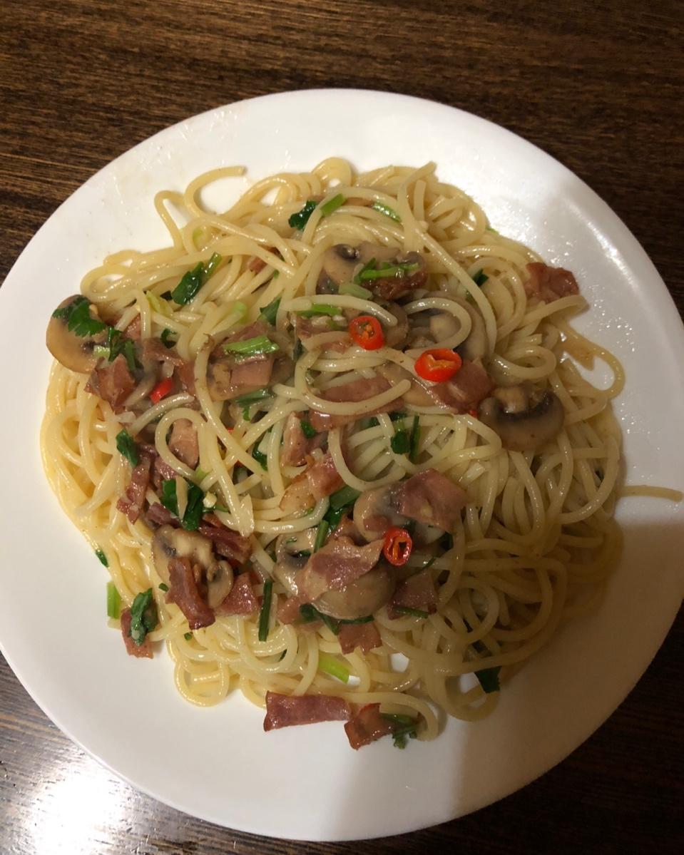 蒜香培根蘑菇意面