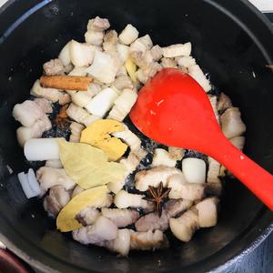新手铸铁锅无油版红烧肉的做法 步骤2