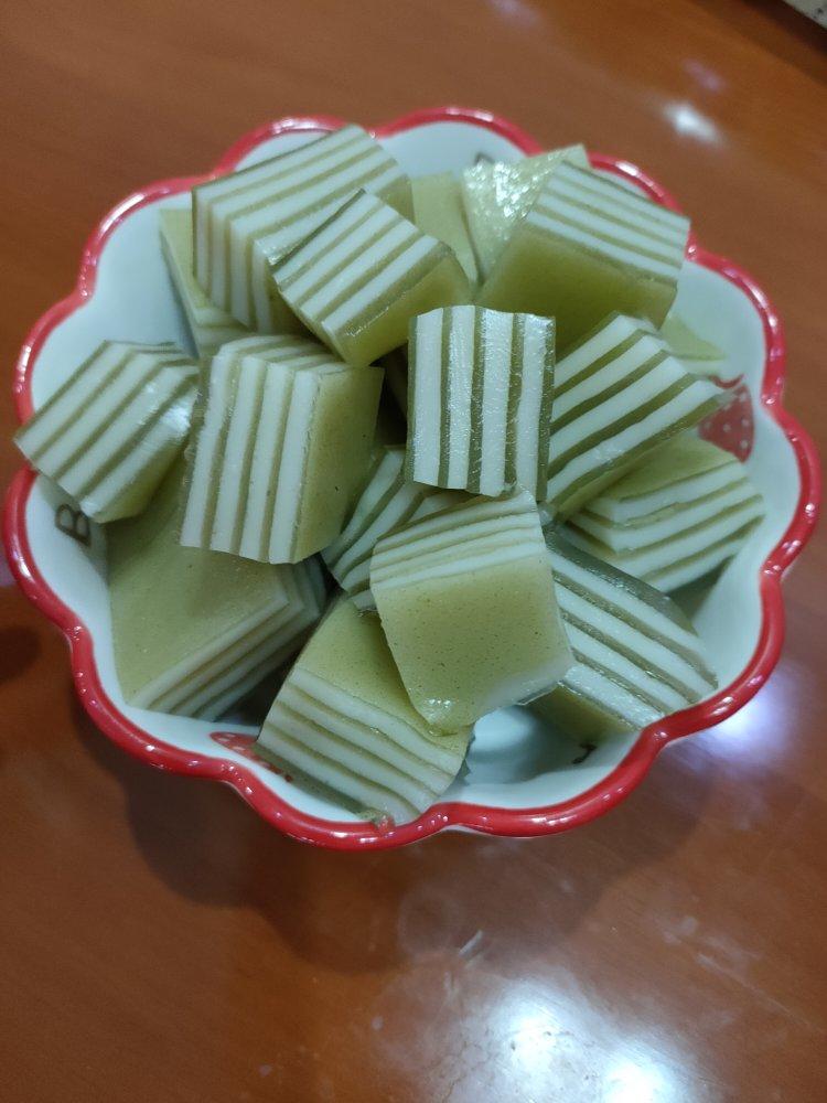 椰浆斑斓糕（还可以做成彩色千层糕！紫薯，百香果等等各种口味都行）