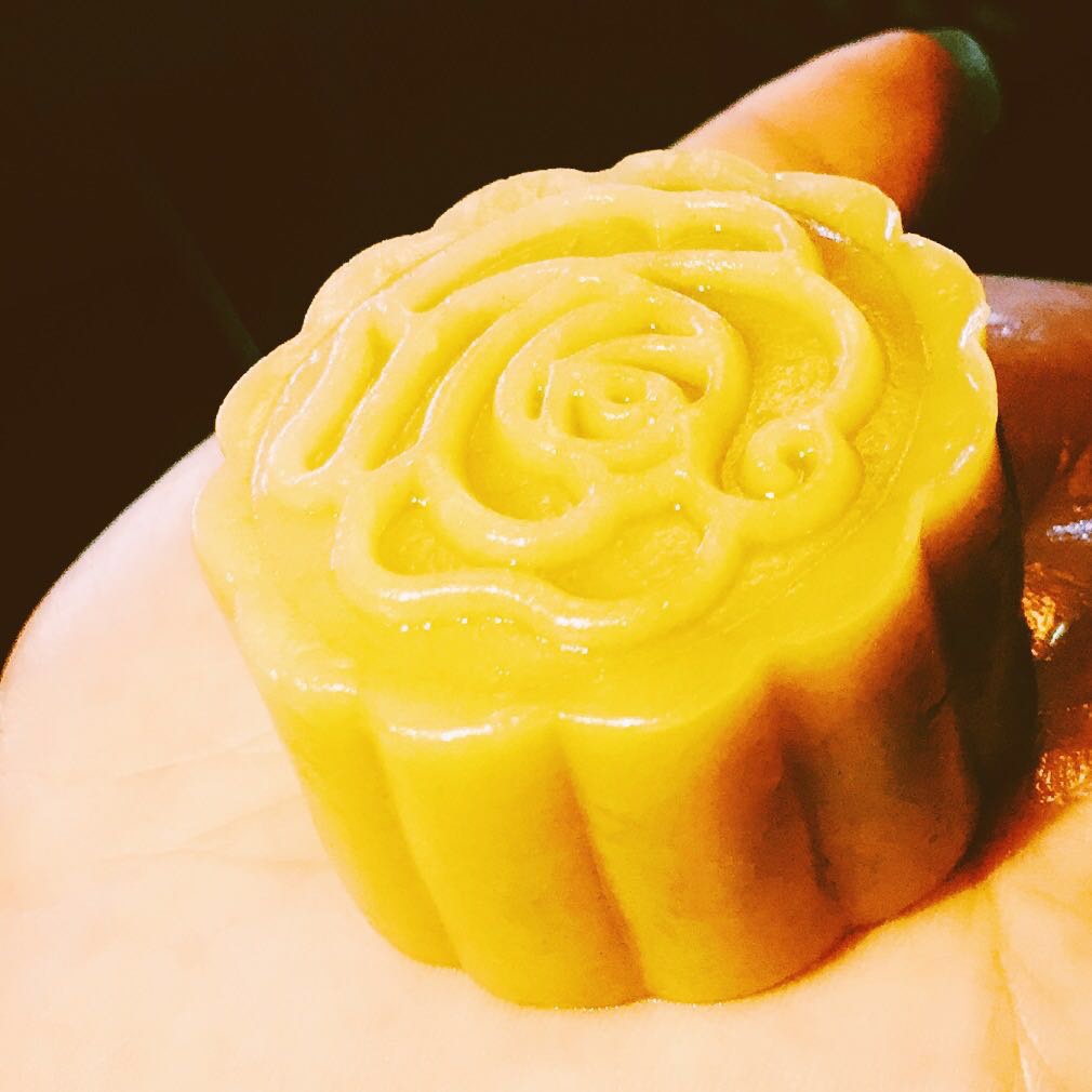 广式月饼——蛋黄莲蓉月饼