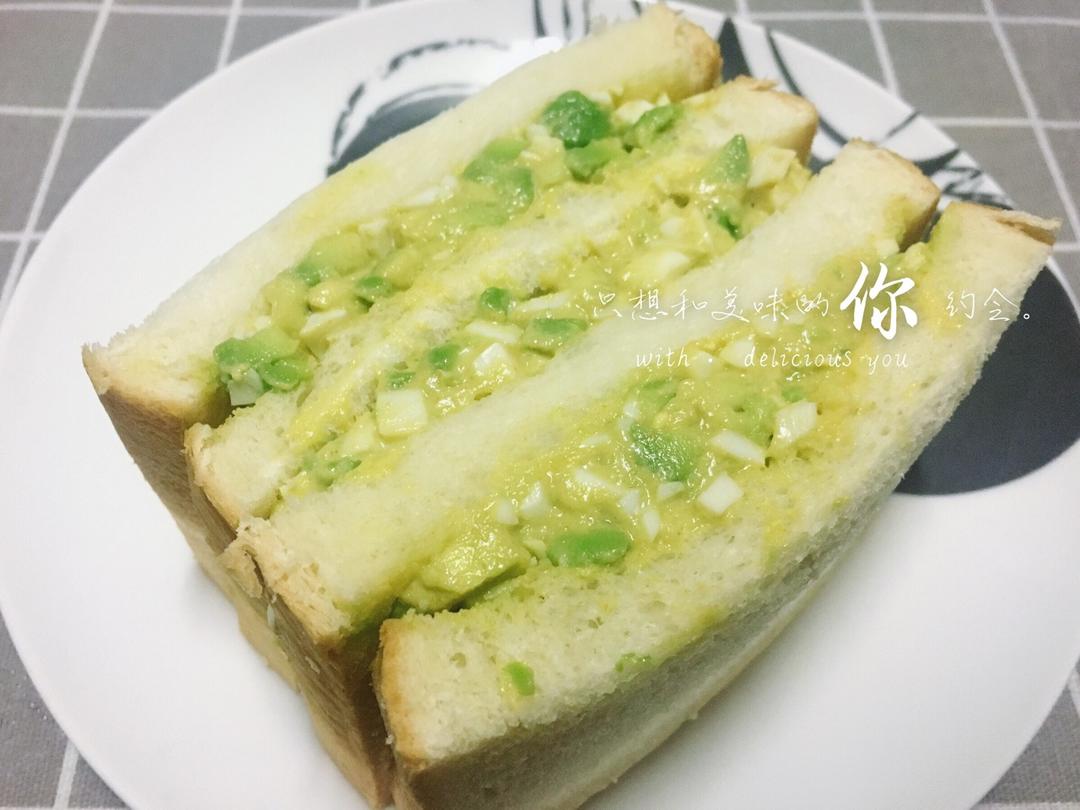 牛油果鸡蛋三明治