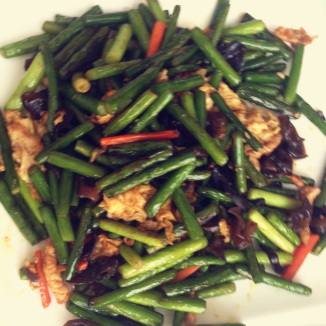 董太的私房菜-蒜薹炒木耳肉