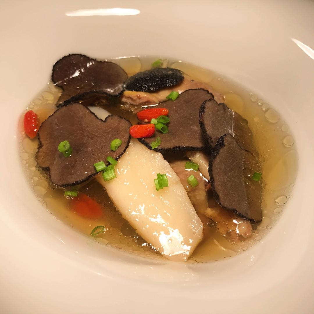 黑松露炖鸡汤