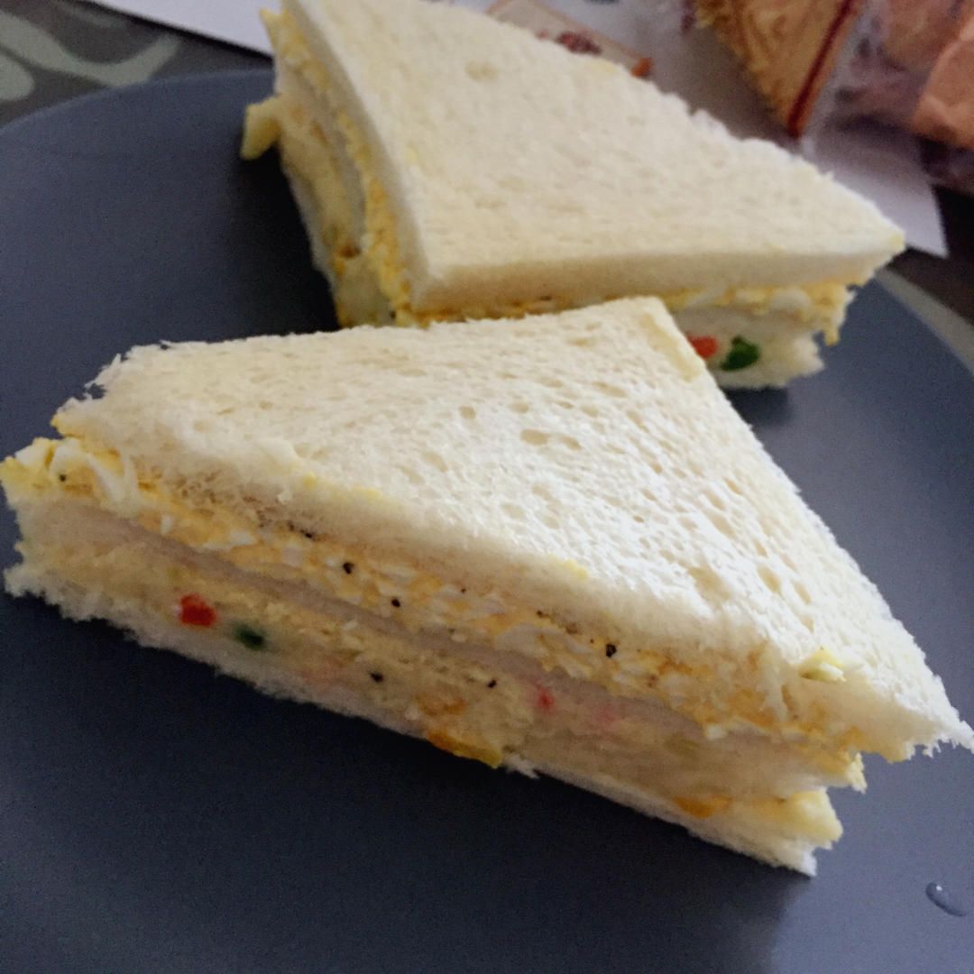 鸡蛋三明治