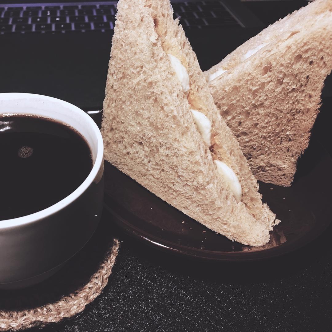 花生酱香蕉三明治