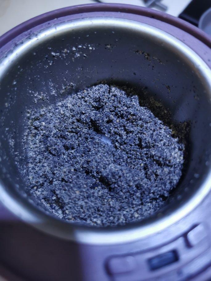 黑芝麻戚风蛋糕卷