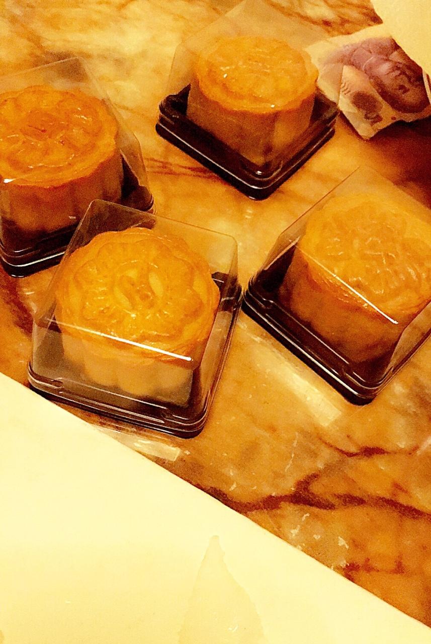 广式月饼—蛋黄莲蓉月饼