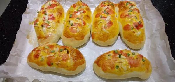 小美葱花肉松面包