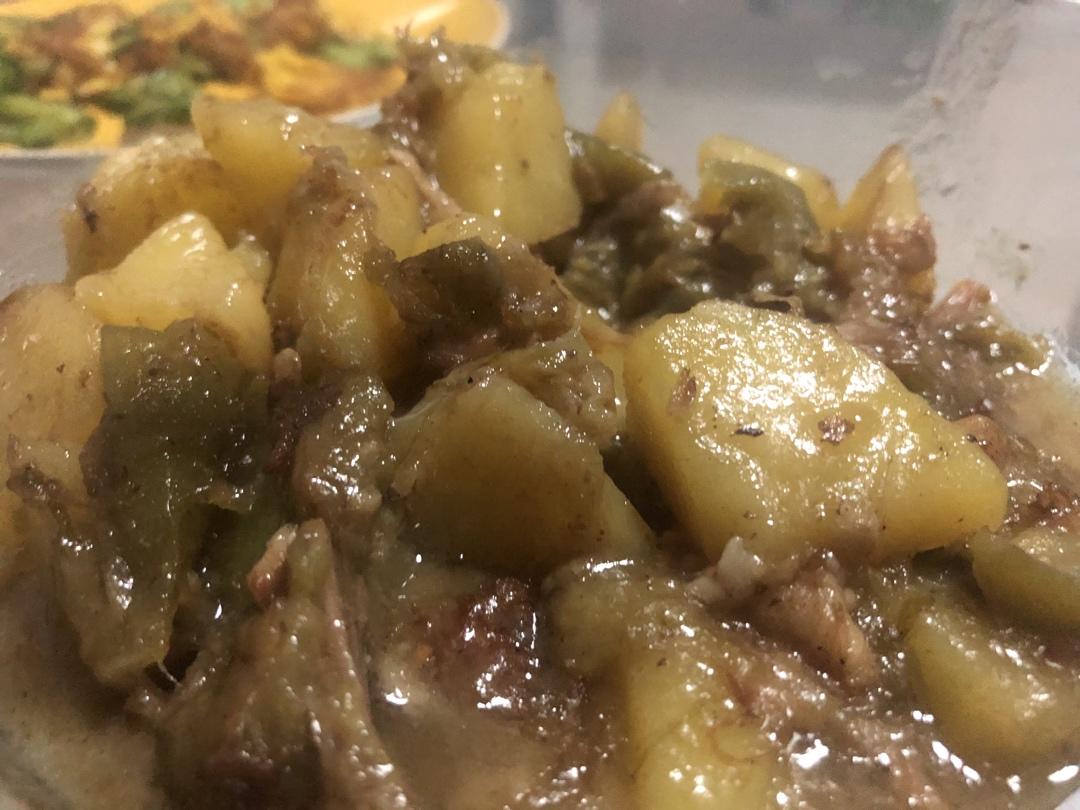 五花肉炖茄子土豆