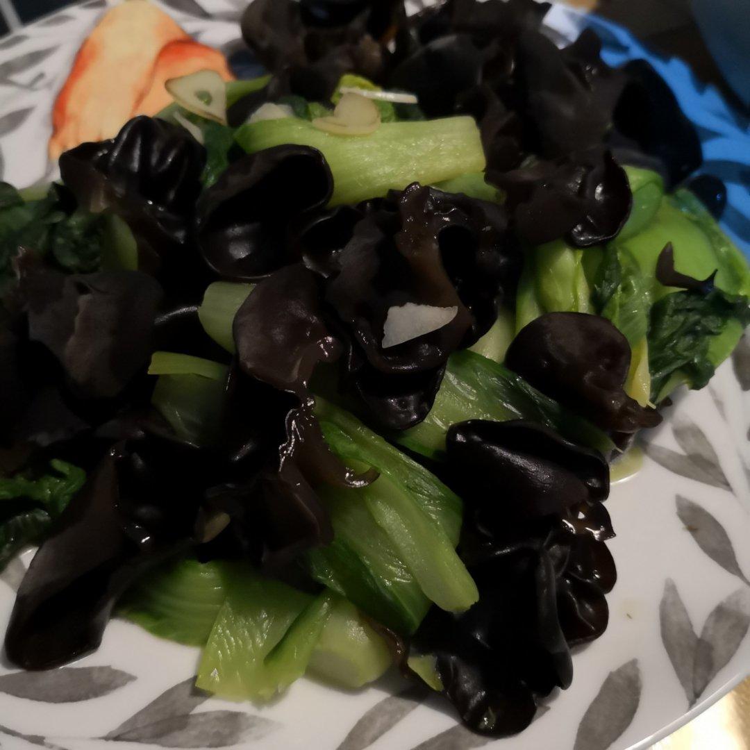 木耳炒小白菜