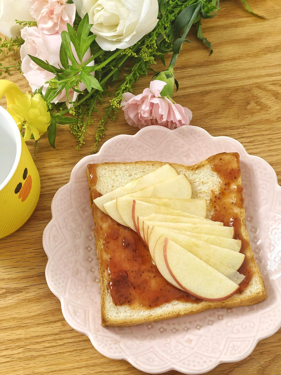 草莓果酱抹吐司