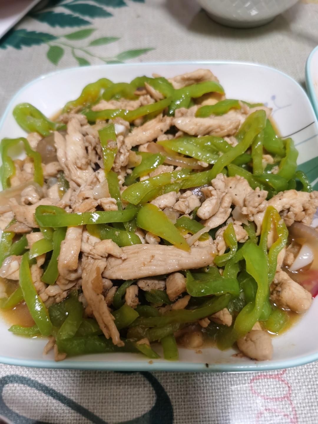 巨好吃的青椒炒鸡胸肉丝，超下饭