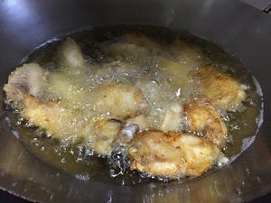 焦黄酥脆蒜香炸鸡翅的做法 步骤3