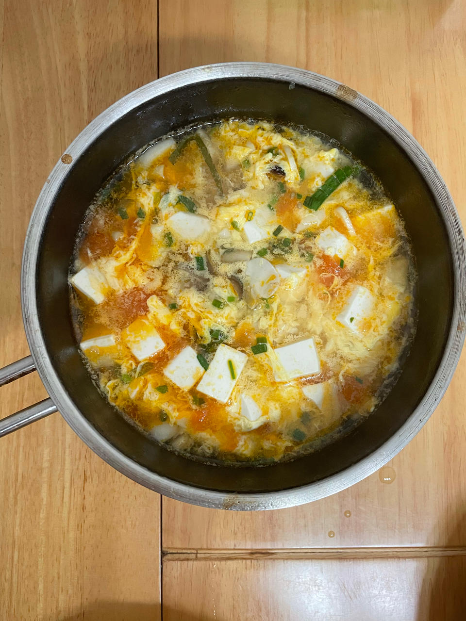 鲜掉眉毛的菌菇豆腐汤