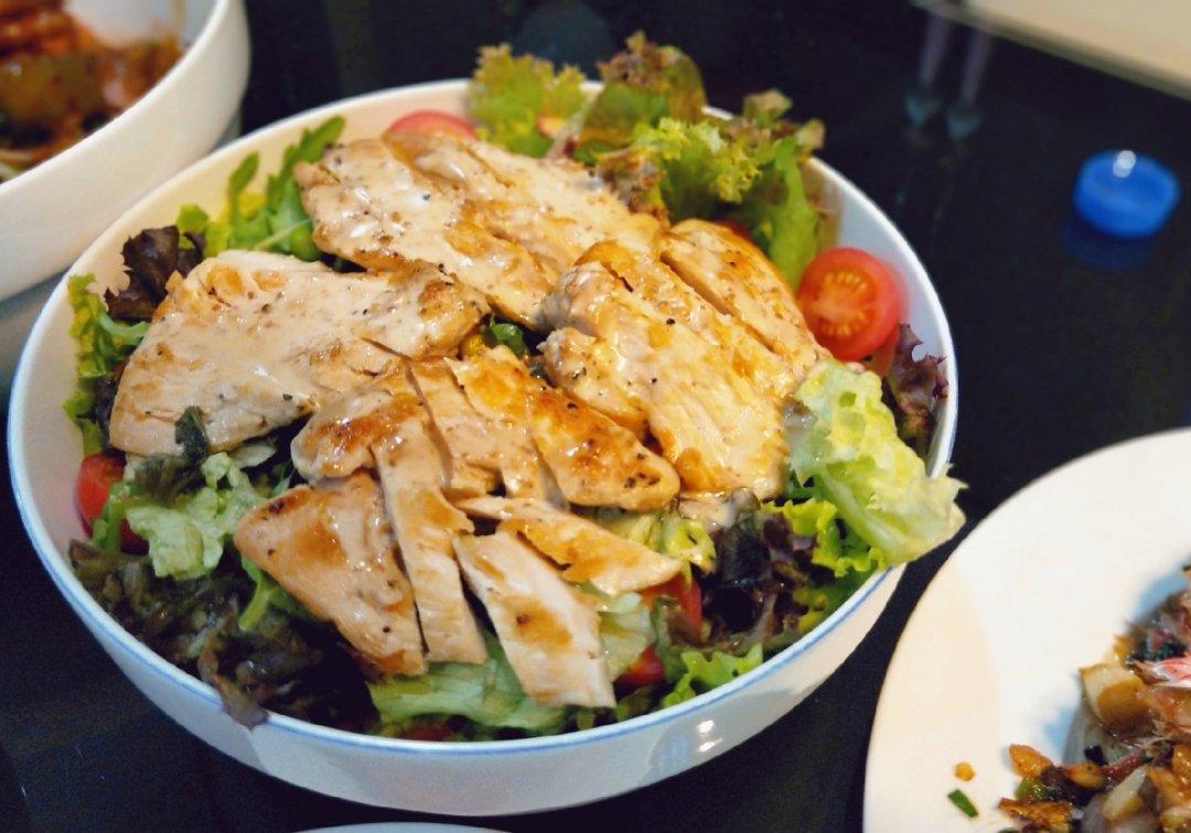 鸡胸肉蔬菜沙拉