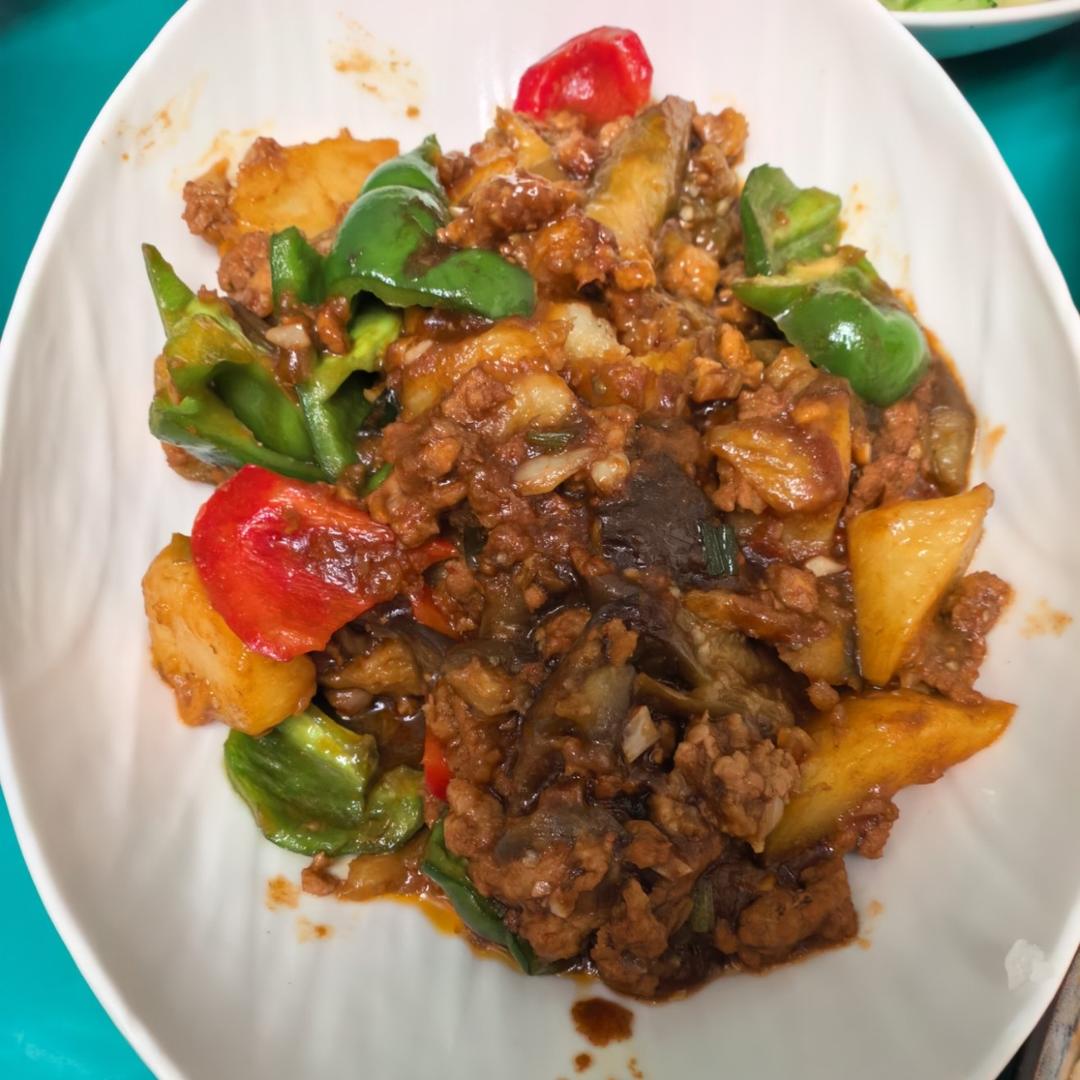 地三鲜（茄子，土豆，青椒）