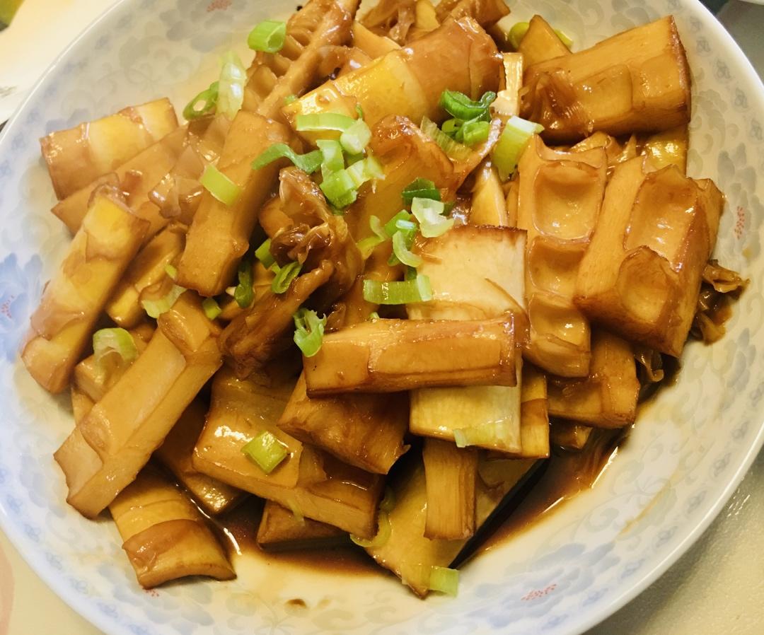 一个人能吃两盘的油焖笋