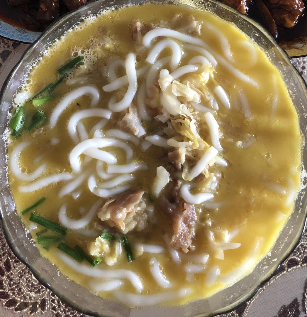 酸汤肥牛金针菇