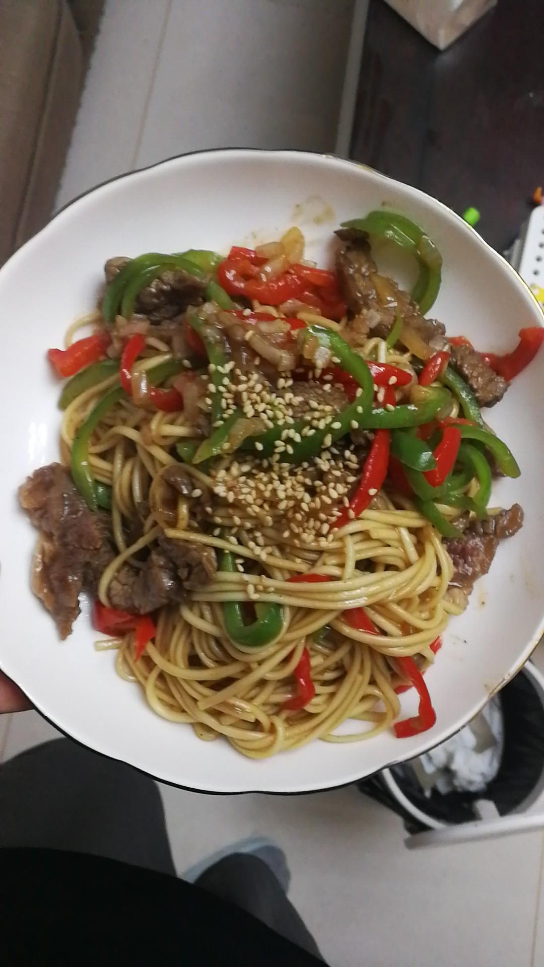特色牛肉炒面的做法