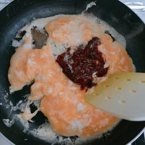 鸡蛋黄豆酱拌面的做法 步骤3