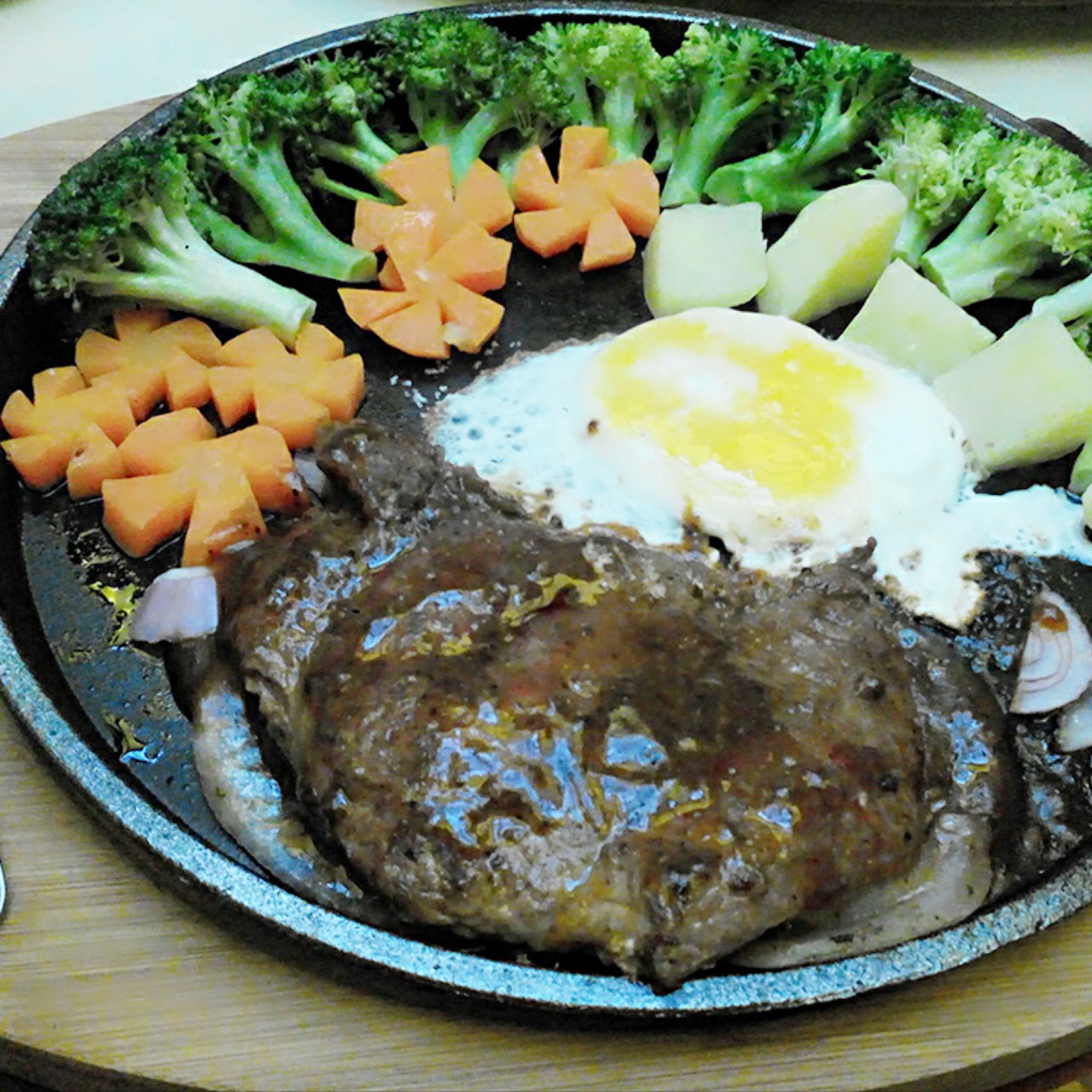 黑椒牛排（配土豆/鸡蛋，意面/蔬菜）